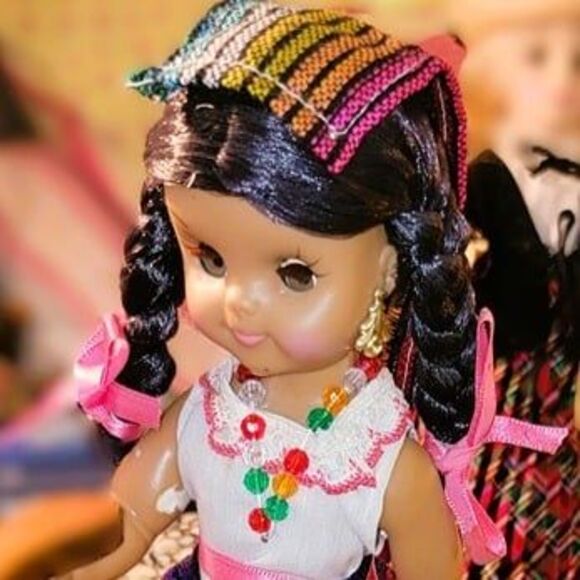 Beautiful Mexican doll‎ in traditional Spanish colorful dress, Blinking eyes, - Picture 8 of 12
